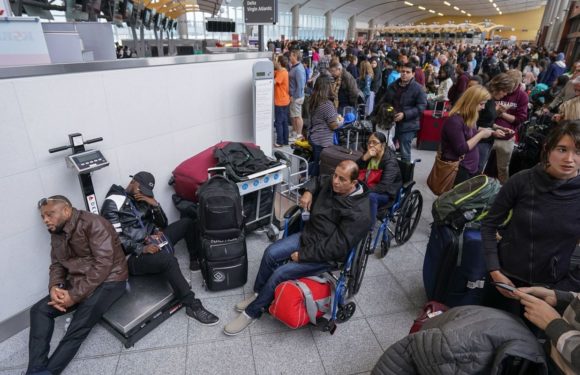 After daylong outage paralyses travel, power restored to Atlanta airport