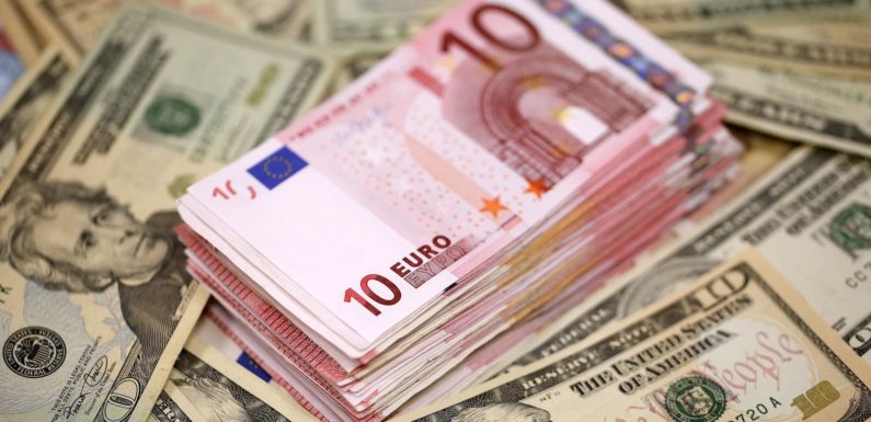 Euro falls to 3-week low versus Sterling