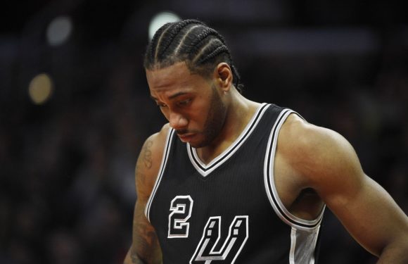 The Raptors sign the “Klaw”